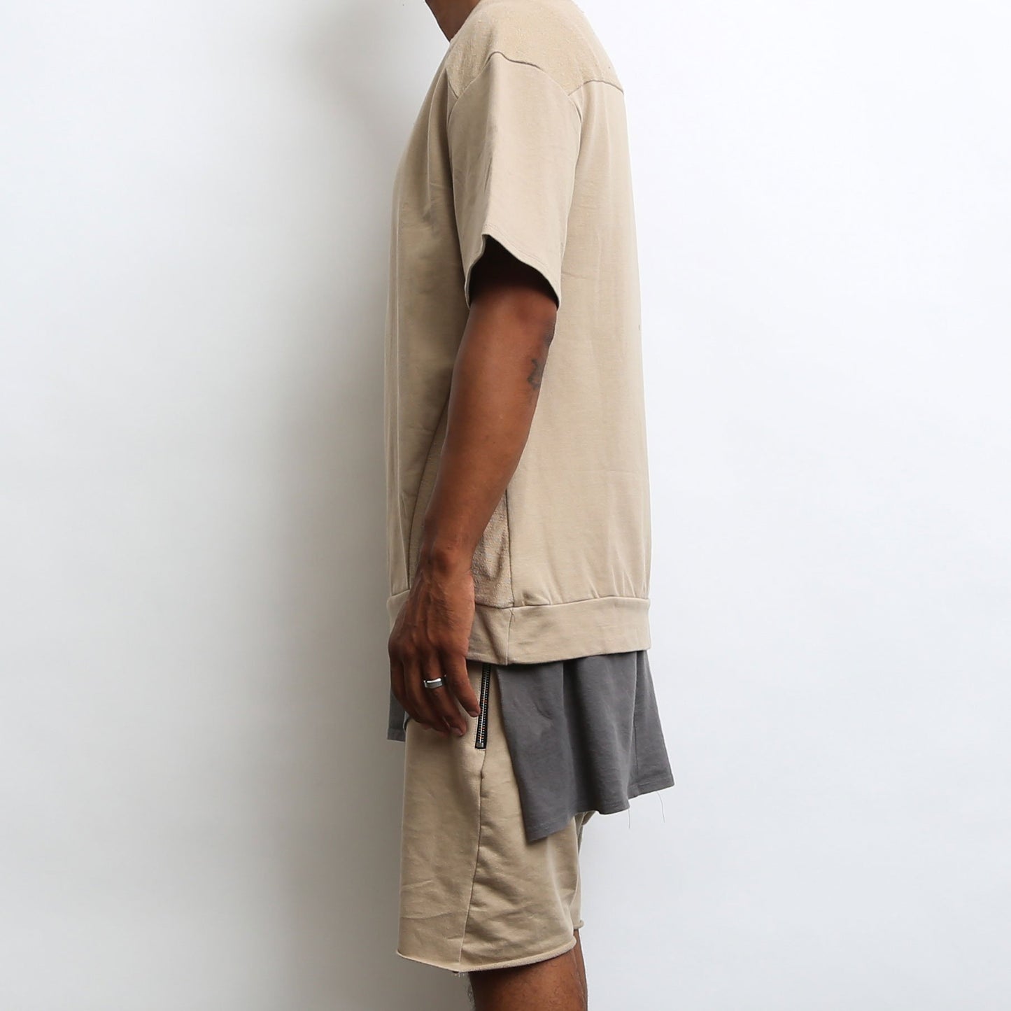 REVERSE FRENCH TERRY TEE- KHAKI