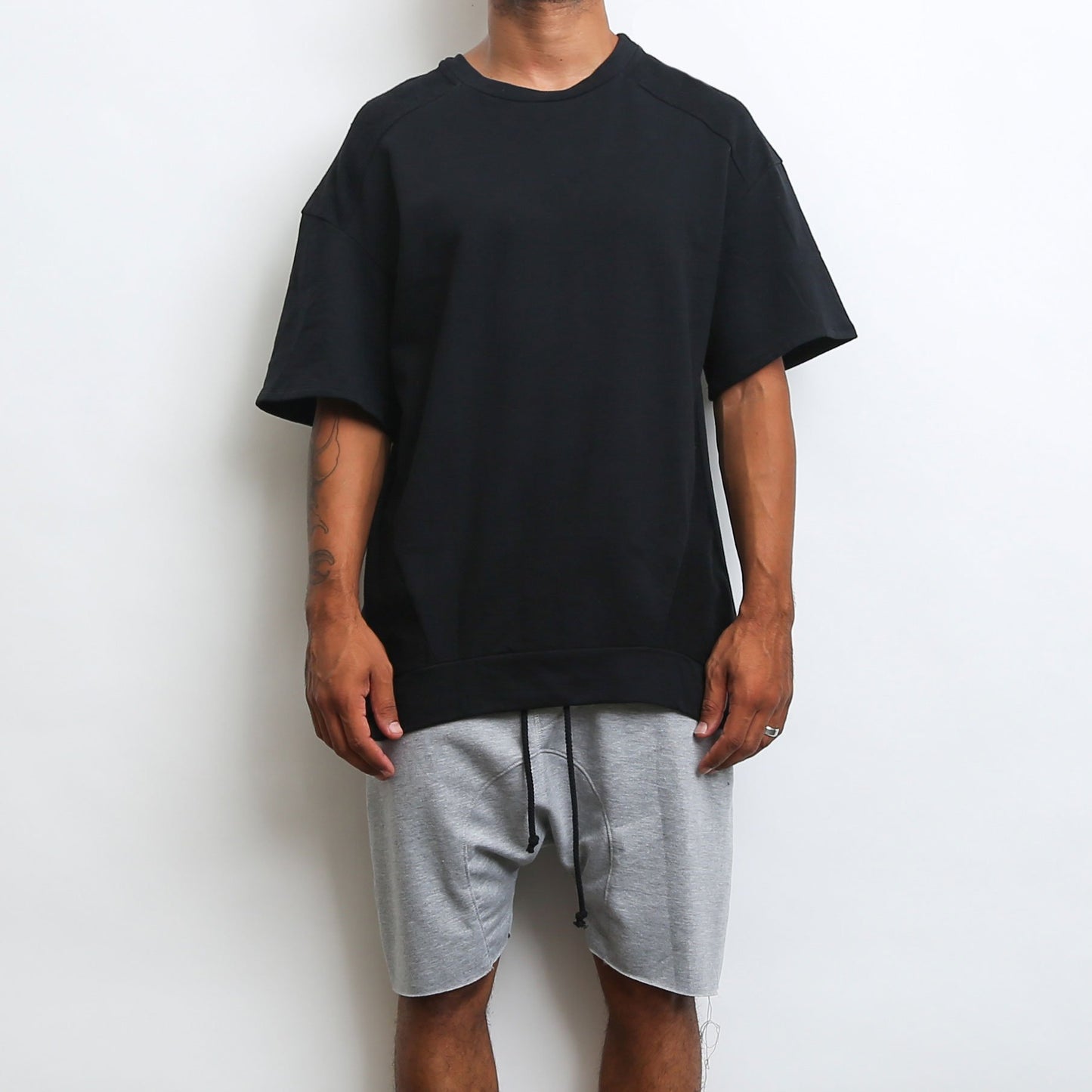 REVERSE FRENCH TERRY TEE- BLACK