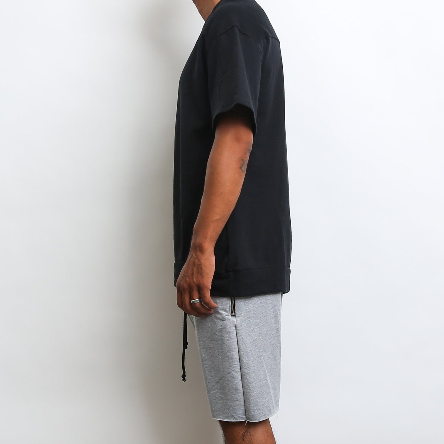 REVERSE FRENCH TERRY TEE- BLACK