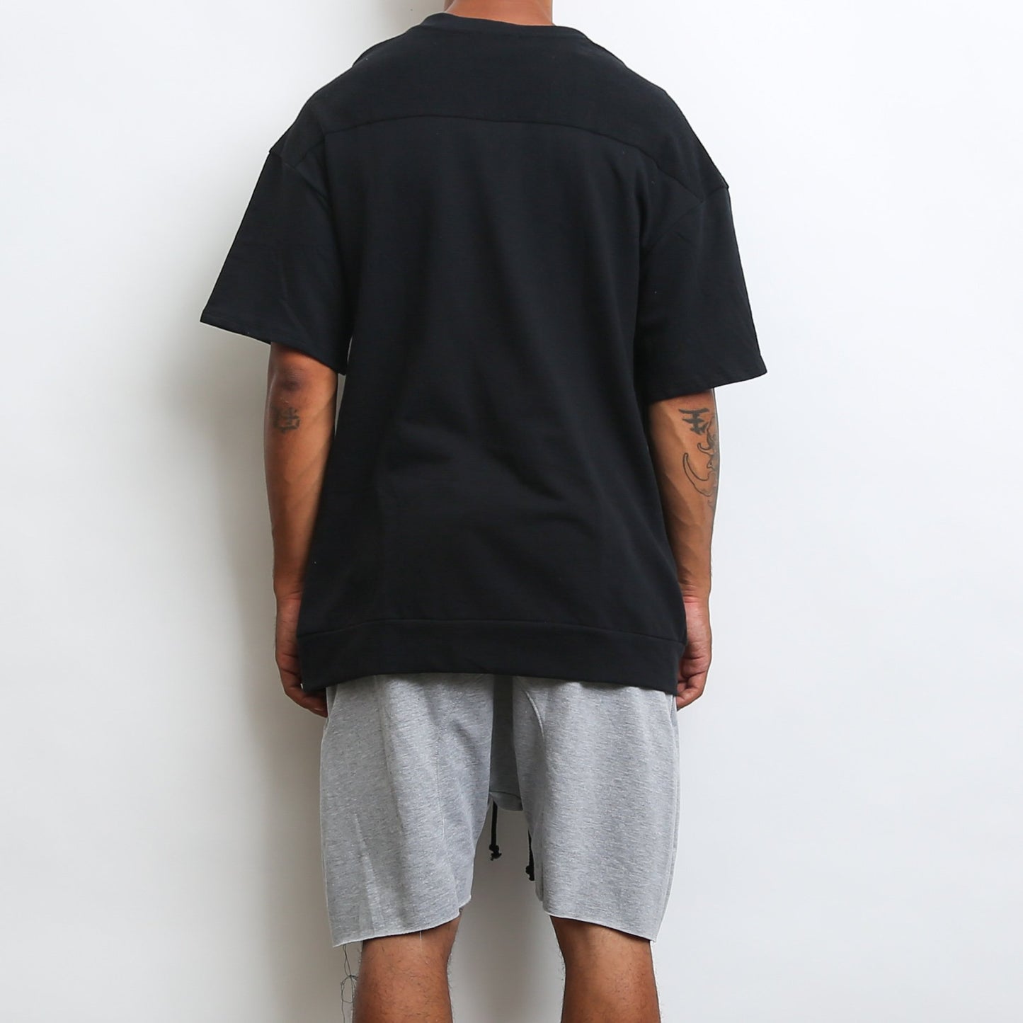 REVERSE FRENCH TERRY TEE- BLACK